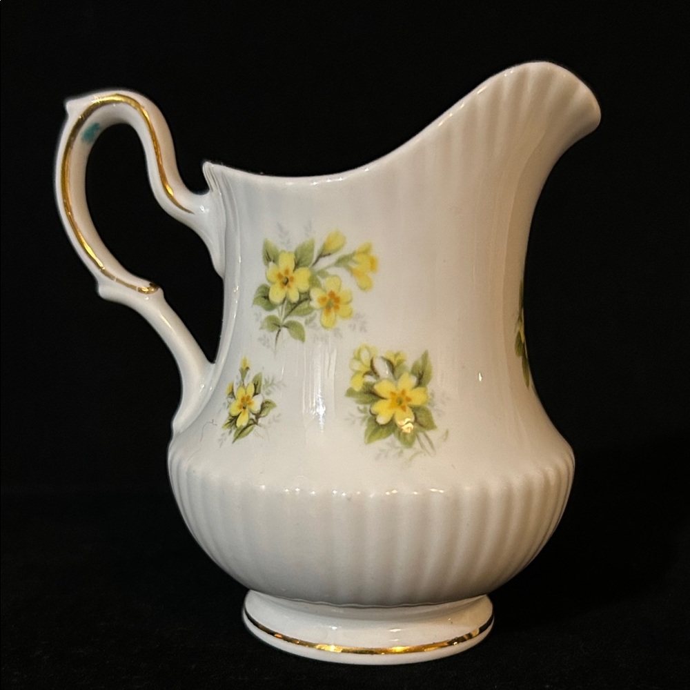 VTG Queen’s Primrose from the Countryside Pattern Series Porcelain Milk Bow.
